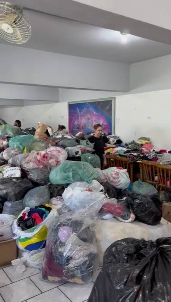 Parte das doações recebidas para serem dstinadas às vítimas das enchentes do Rio Grande do Sul
